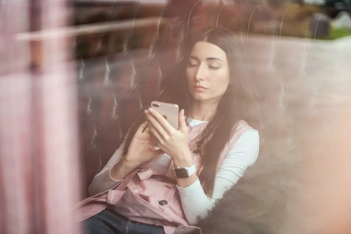 woman-on-phone-credit-vladimir-fedotov-unsplash